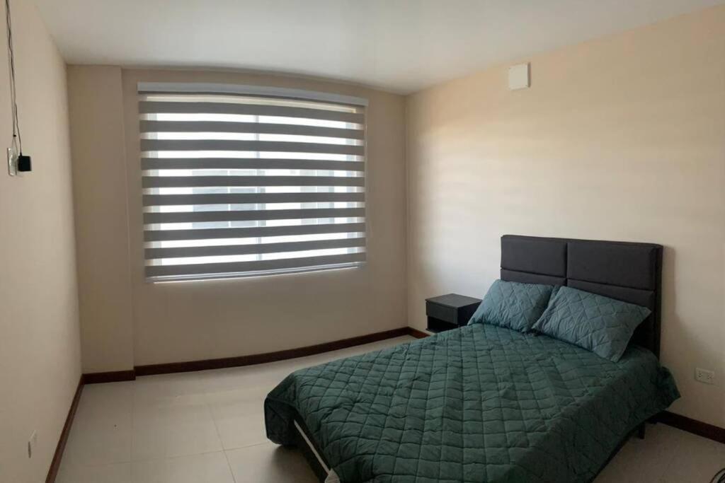 Lujoso Apartamento En Zona Exclusiva! Tarija Esterno foto